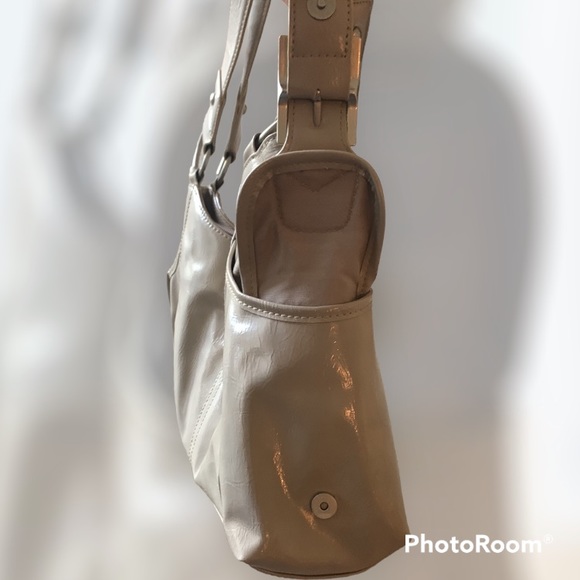 Kenneth Cole Reaction Vegan Leather Purse - Picture 5 of 10